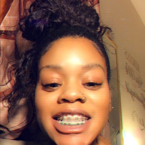 Tal Brownin || Rih's twin - Picture 13 of 17